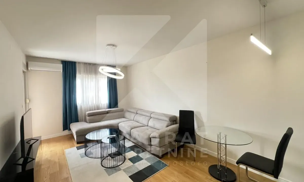 Izdavanje, jednosoban stan, 49m², Central Point, Podgorica