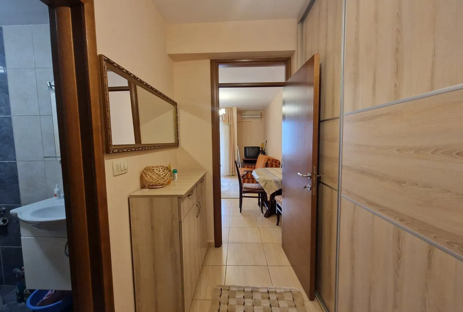 Izdavanje, garsonjera, 35m², Budva, Crna Gora