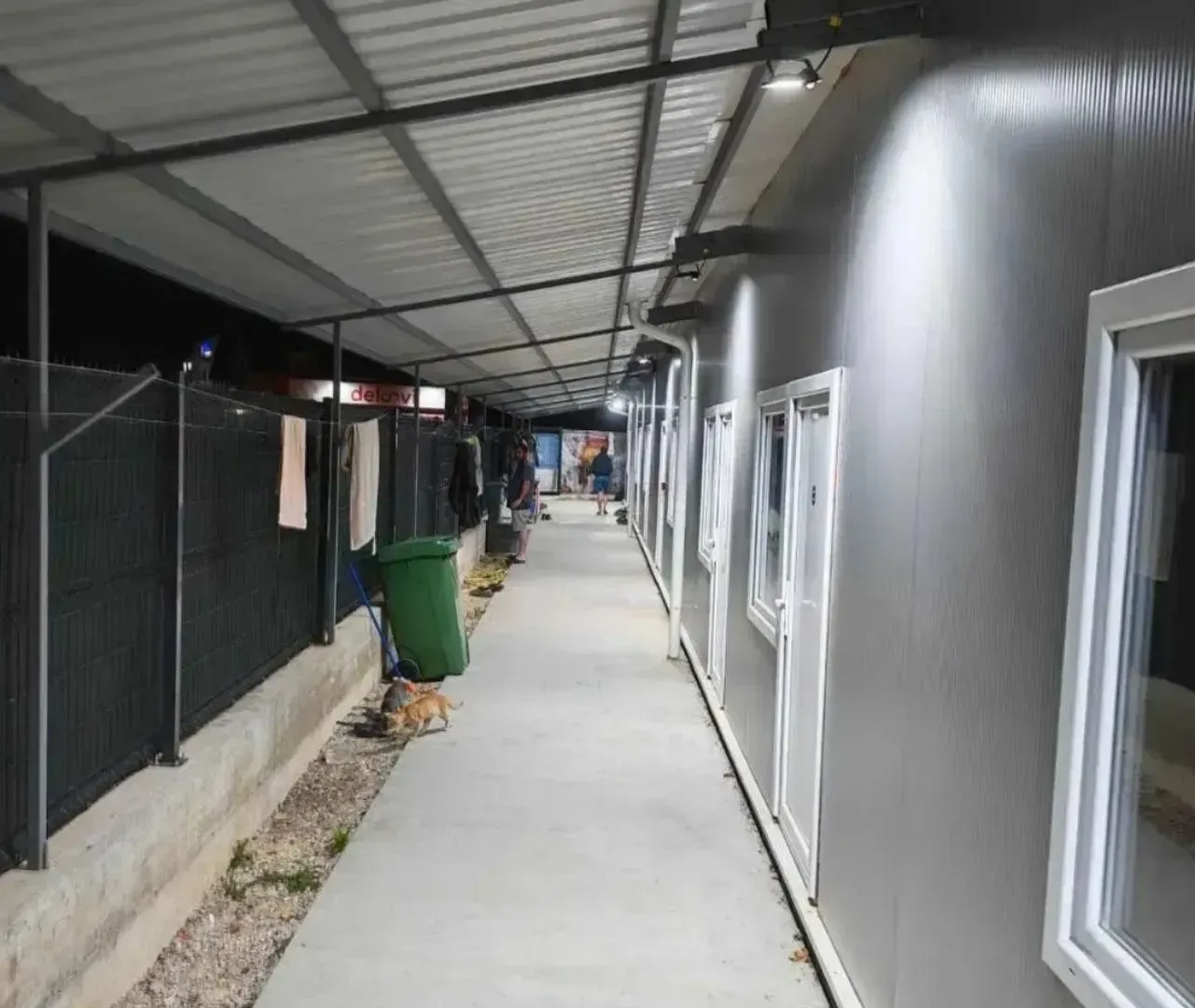 Izdavanje, kuća, 320m², Dobanovci, Surčin