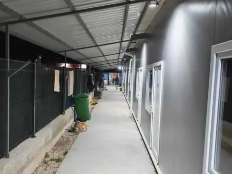 Izdavanje, kuća, 320m², Dobanovci, Surčin - image 11