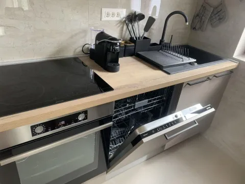 Izdavanje, dvosoban stan, 70m², Dobrota, Kotor - image 7