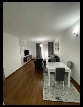 Dnevni boravak sa trpezarijom i garniturom za sjedenje. - image 4
