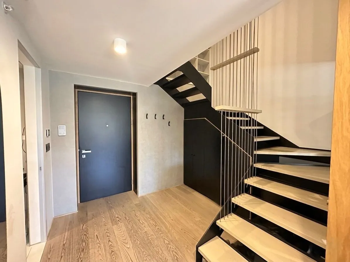 Izdavanje, dvosoban stan, 98m², Centar, Budva