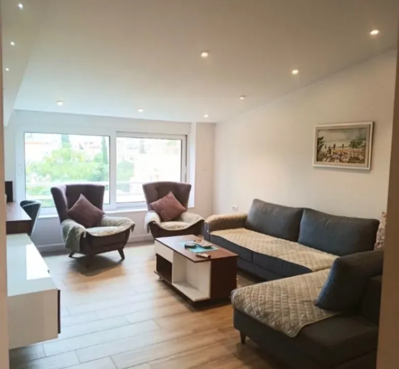 Izdavanje, dvosoban stan, 100m², Preko Morače, Podgorica