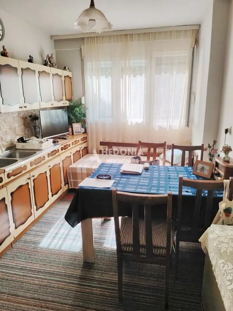 Prodaja, dvosoban stan, 53m², Zemun Kalvarija, Zemun Sve Podlokacije