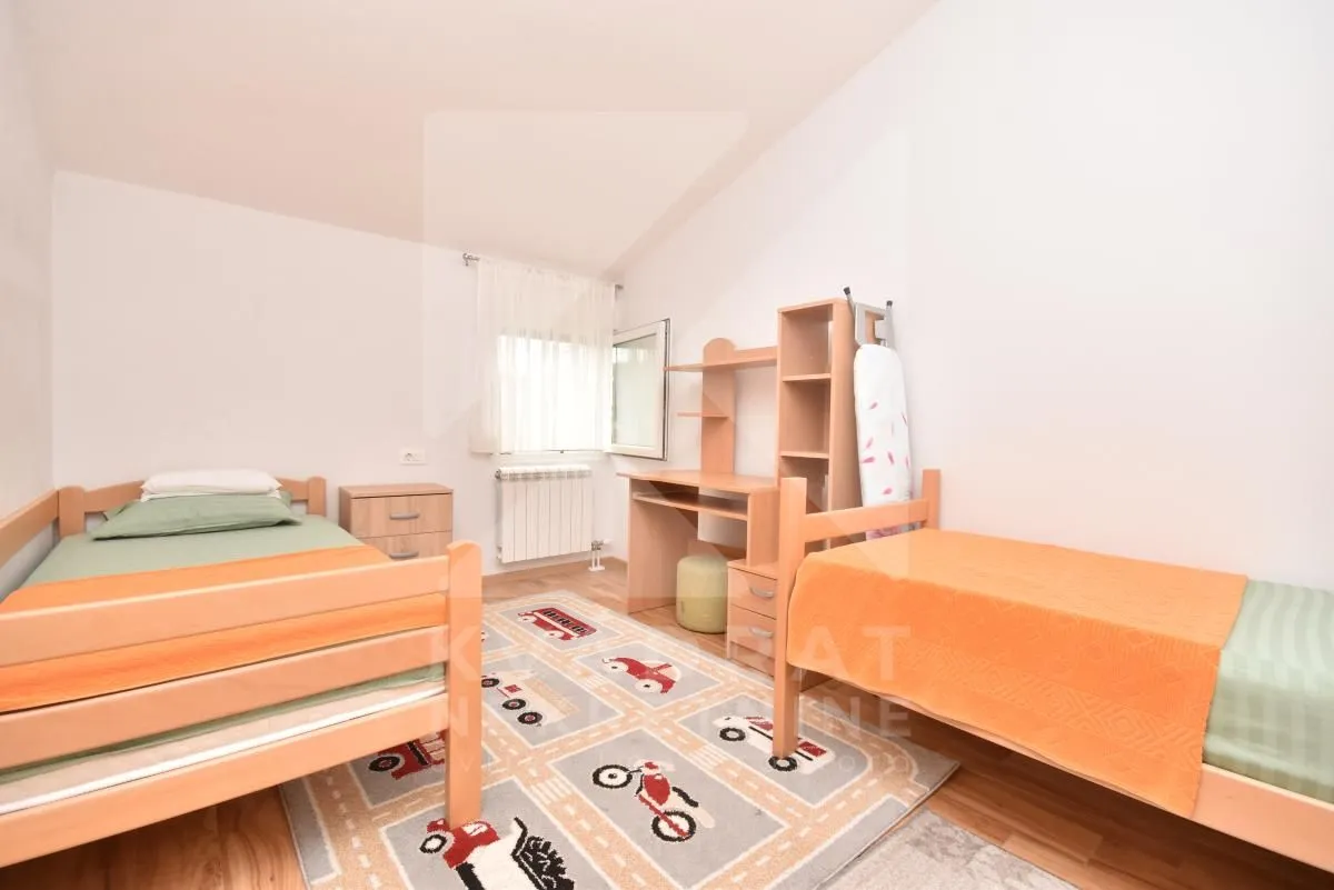Izdavanje, dvosoban stan, 84m², Zagorič, Podgorica