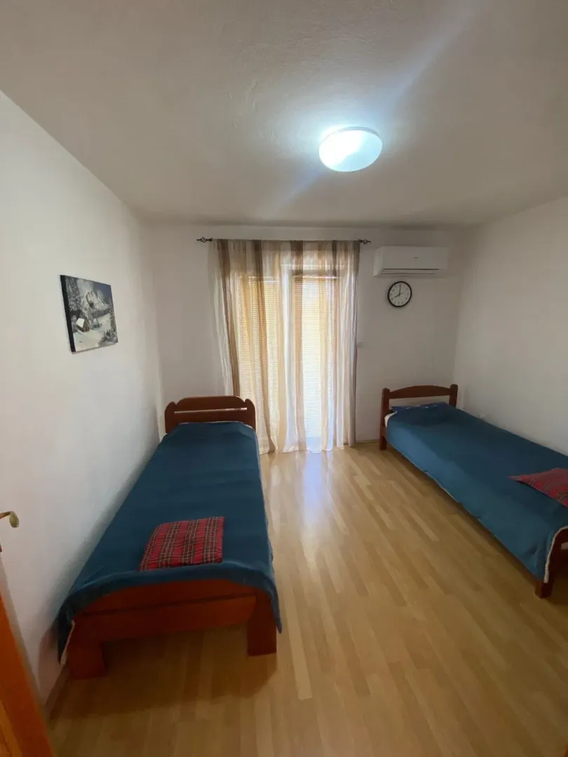 Izdavanje, dvosoban stan, 90m², Tološi, Podgorica