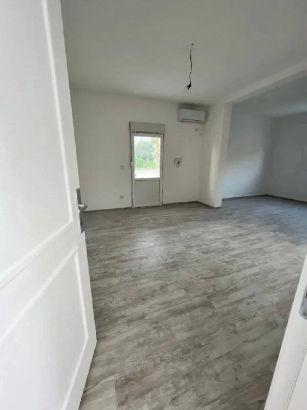 Prodaja, dvosoban stan, 83m², Šušanj, Bar