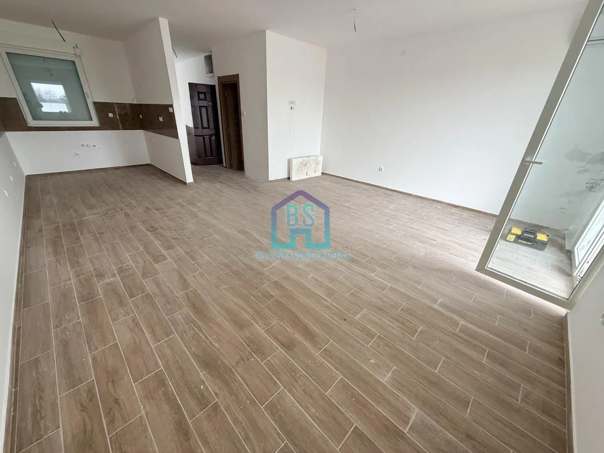 Prodaja, četvorosoban stan, 104m², Vidovdansko naselje, Novi Sad Sve Podlokacije