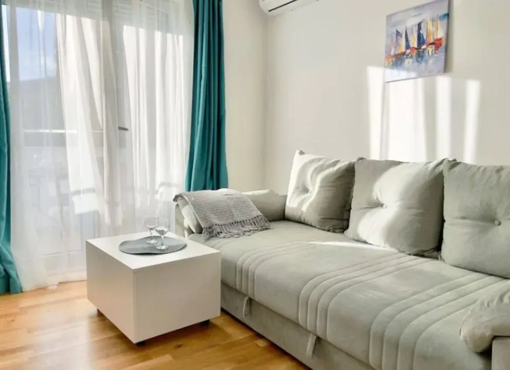 Izdavanje, jednosoban stan, 26m², Lazi, Budva