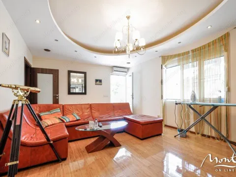 Prodaja, kuća, 220m², Tivat, Crna Gora - image 11