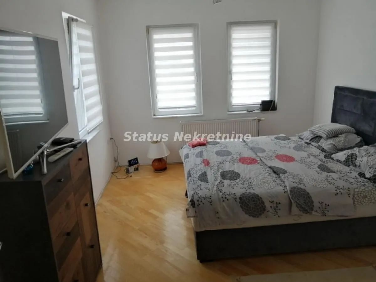 Sale, office space, 330m², Ruma, Srbija