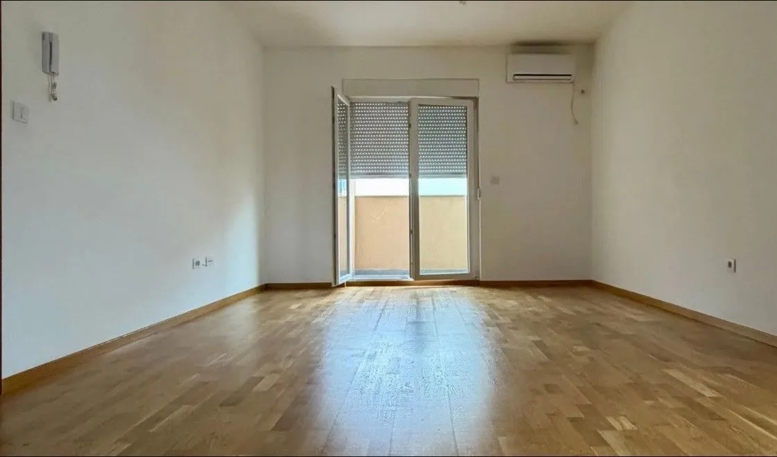 Prodaja, dvosoban stan, 73m², Tuški Put, Podgorica