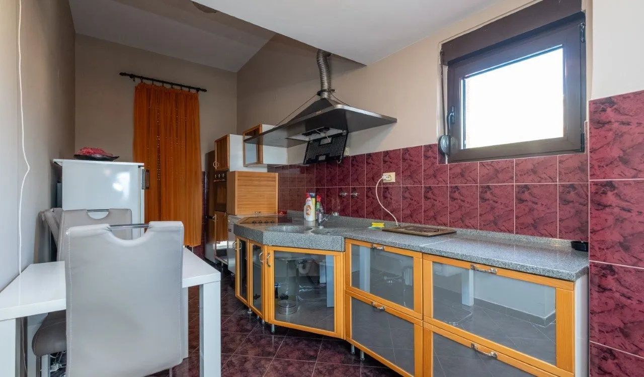 Rent, house, 280m², Gorica C, Podgorica