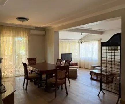 Izdavanje, četvorosoban stan, 150m², Tivat, Crna Gora - image 4