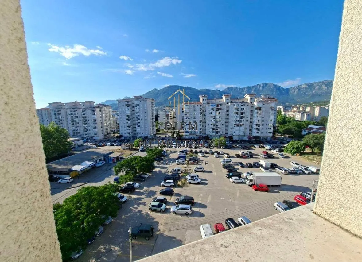 Rent, studio apartment, 33m², Centar, Bar