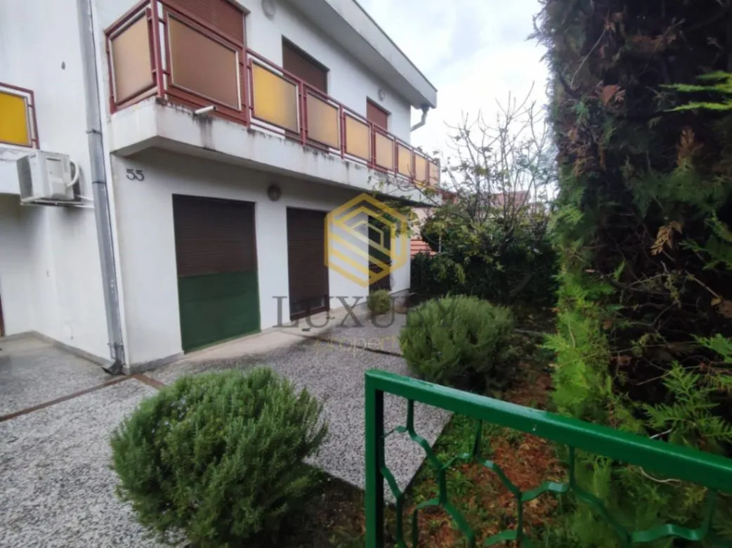 Rent, house, 200m², Zagorič, Podgorica