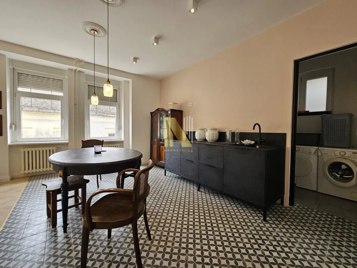 Izdavanje, trosoban stan, 110m², Centar, Novi Sad