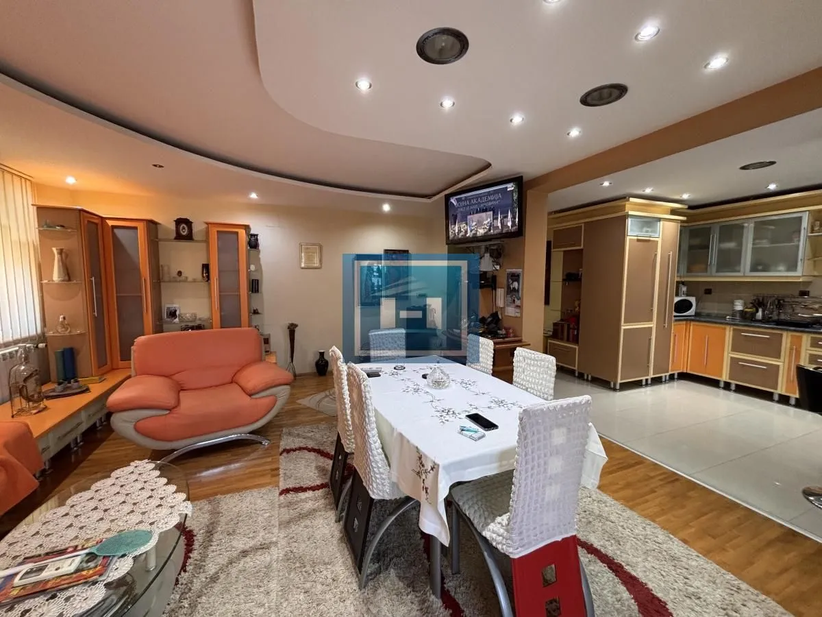 Prodaja, četvorosoban stan, 111m², Centar, Jagodina
