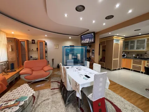 Prodaja, četvorosoban stan, 111m², Centar, Jagodina - image 5