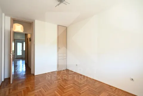 Empty room with hardwood flooring and built-in closet. - image 10