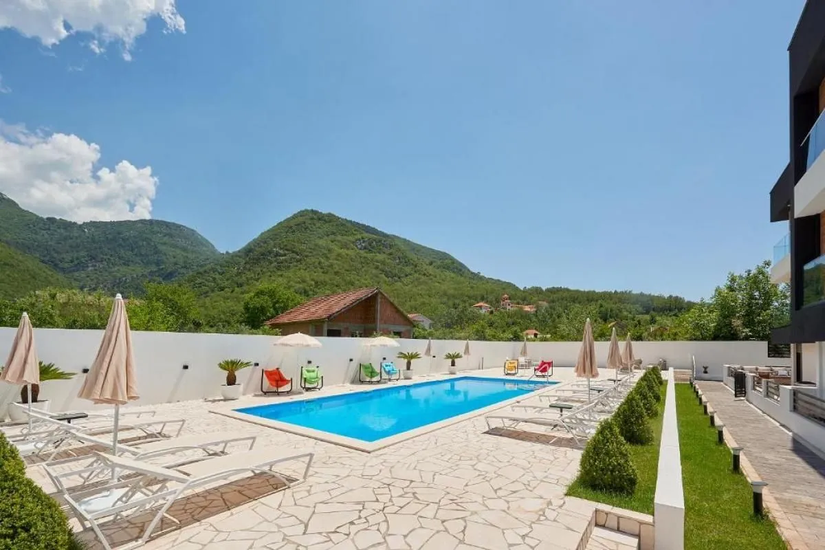 Sale, office space, 382m², Kotor, Crna Gora