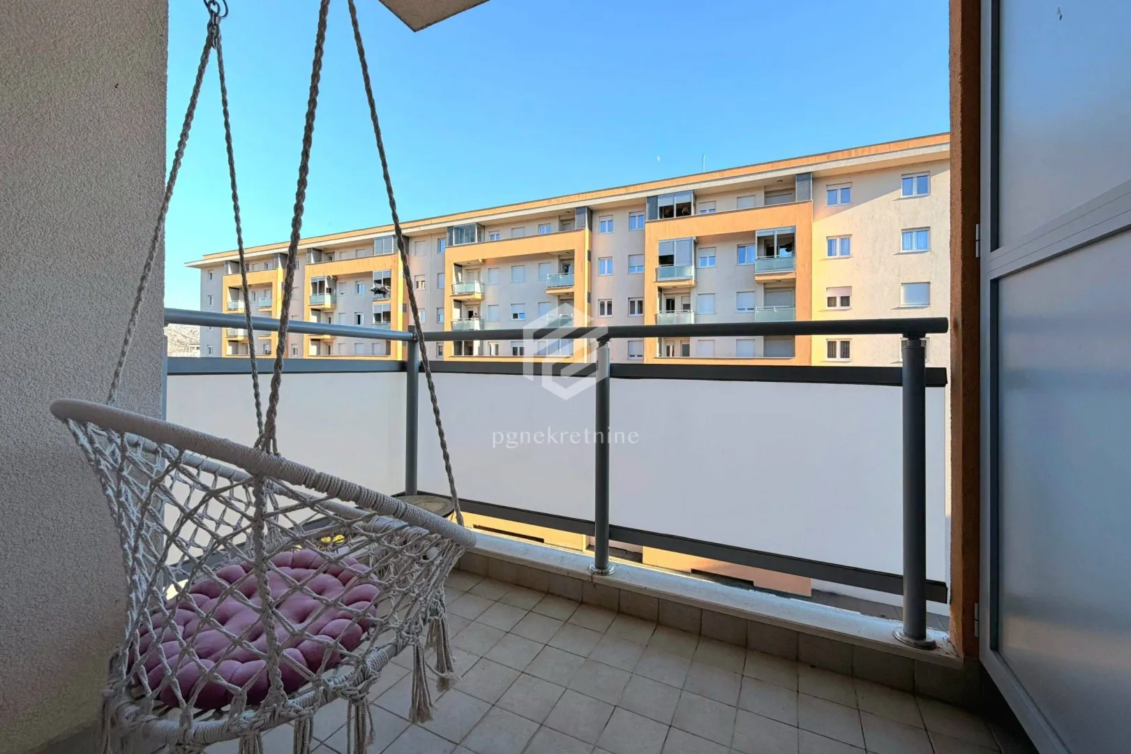 Rent, one bedroom apartment, 43m², City Kej, Podgorica