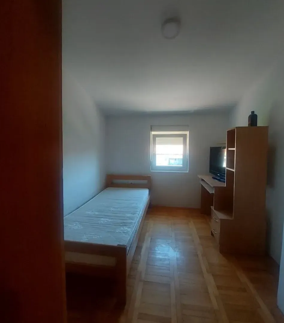 Izdavanje, trosoban stan, 86m², Centar, Nikšić
