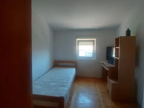Izdavanje, trosoban stan, 86m², Centar, Nikšić - image 12