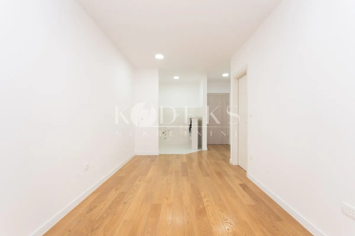 Izdavanje, jednosoban stan, 40m², Central Point, Podgorica