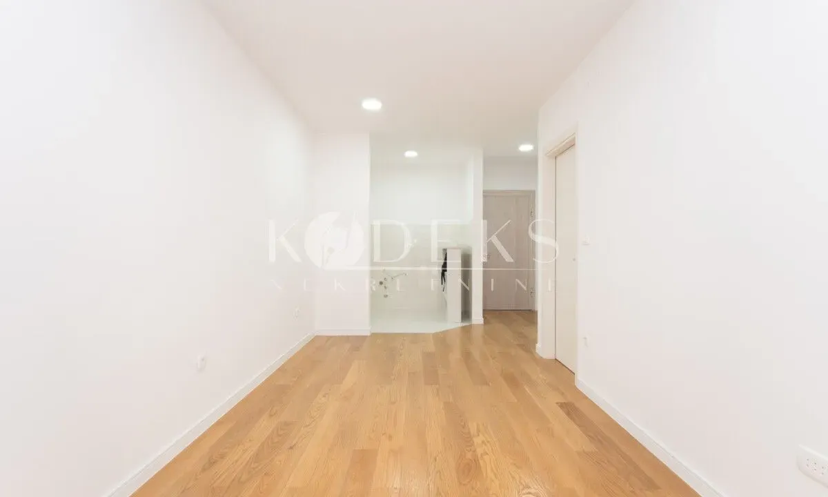Izdavanje, jednosoban stan, 40m², Central Point, Podgorica