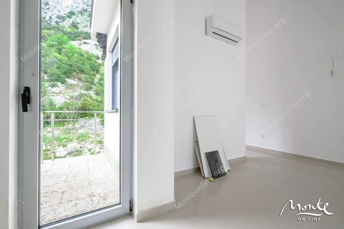 Prodaja, trosoban stan, 103m², Dobrota, Kotor