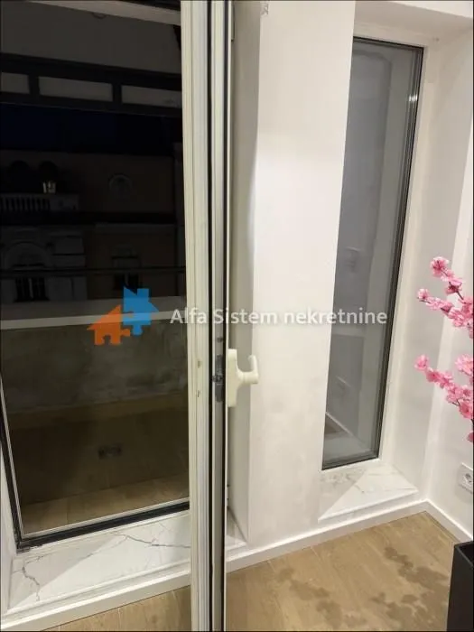 Izdavanje, trosoban stan, 74m², Stari Grad, Beograd