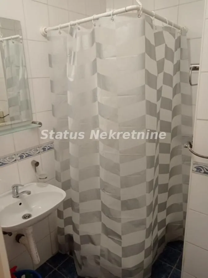 Izdavanje, garsonjera, 24m², Salajka, Novi Sad Sve Podlokacije