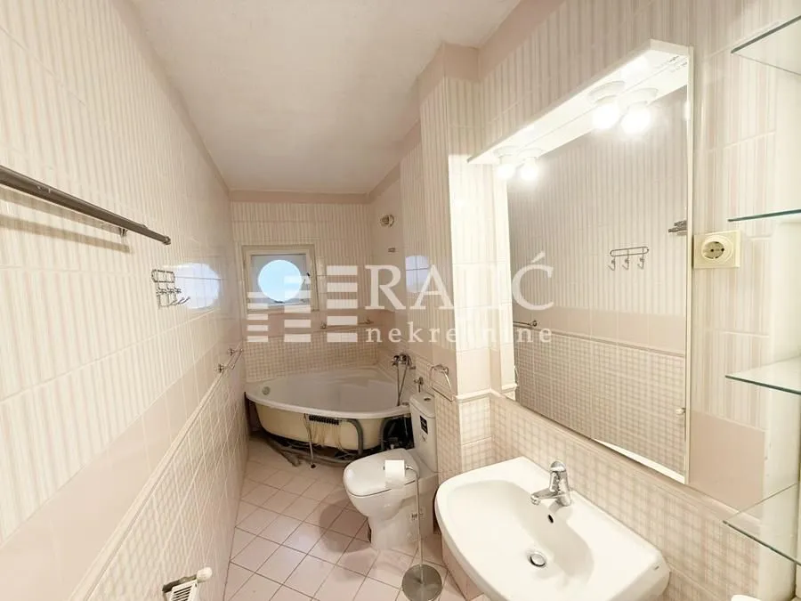 Bathroom with bathtub, sink, and toilet.