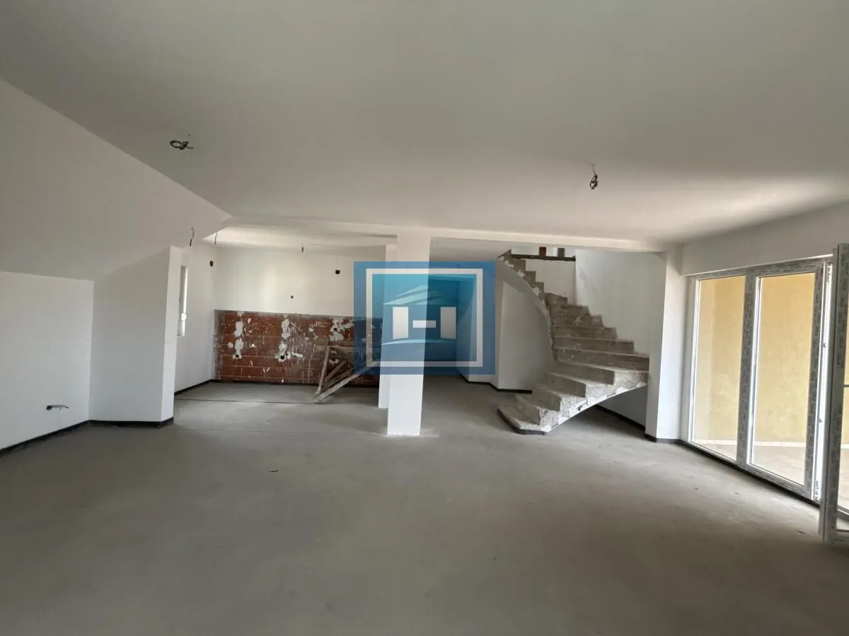 Prodaja, stan, 222m², Centar, Jagodina