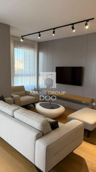 Izdavanje, trosoban stan, 96m², Savski Venac, Beograd