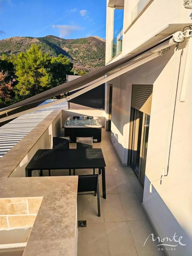 Prodaja, dvosoban stan, 90m², Tivat, Crna Gora
