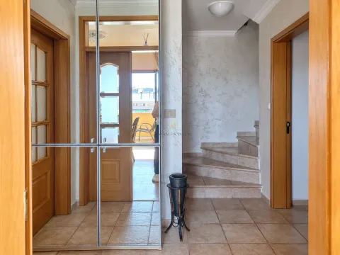 Izdavanje, dvosoban stan, 90m², Kod Capital Plaze, Podgorica - image 4