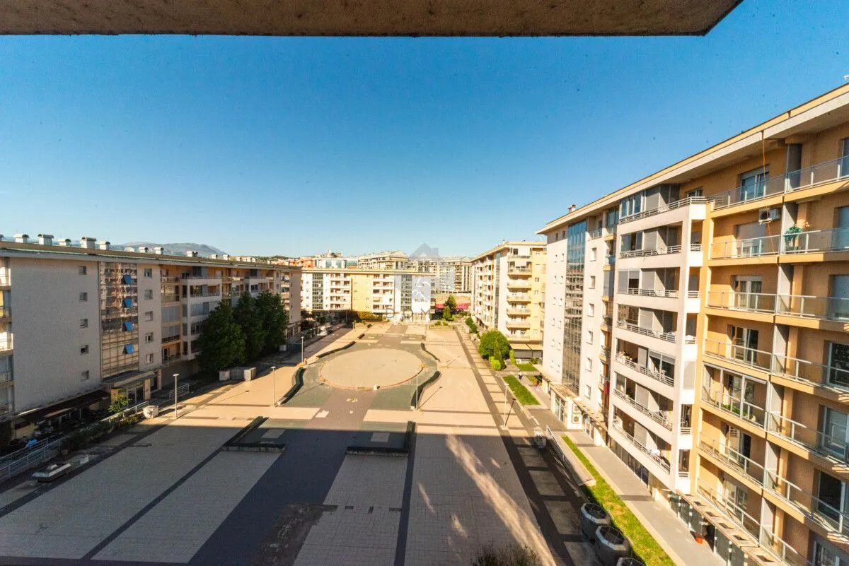 Izdavanje, jednosoban stan, 50m², City Kvart, Podgorica
