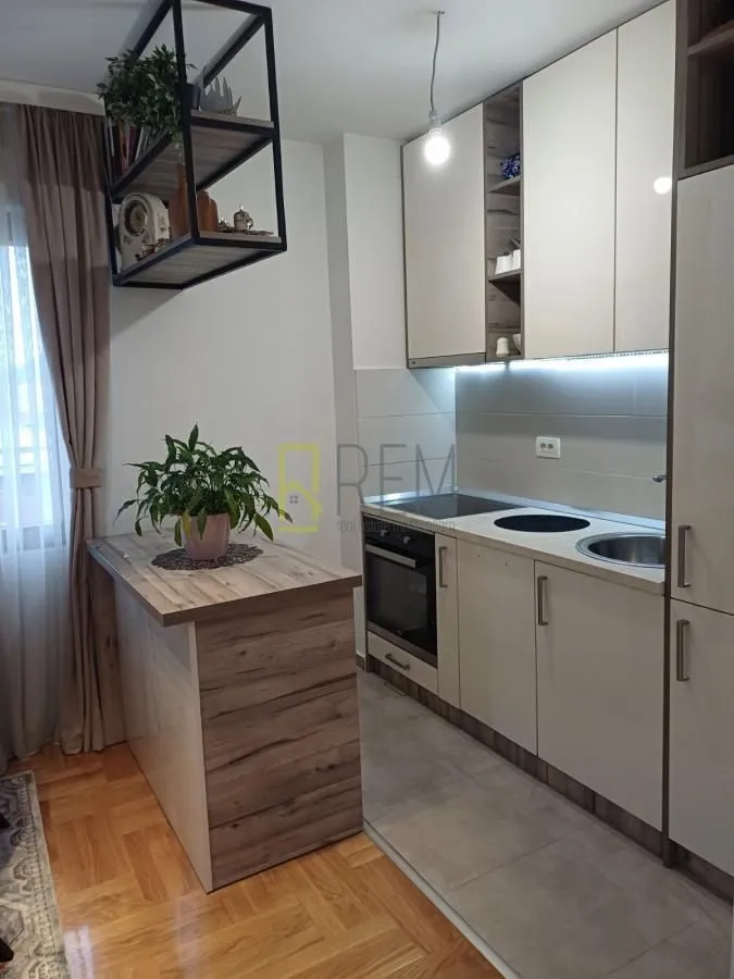 Prodaja, jednosoban stan, 50m², Stari Aerodrom, Podgorica