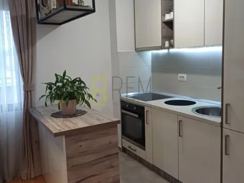 Prodaja, jednosoban stan, 50m², Stari Aerodrom, Podgorica - image 6