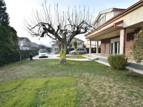 Sale, house, 191m², Tološi, Podgorica - image 21