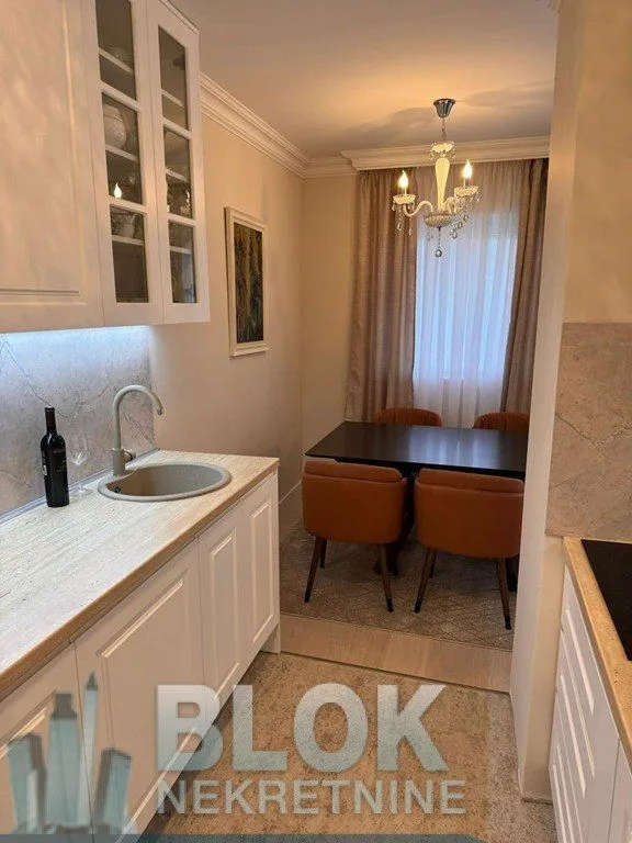 Izdavanje, trosoban stan, 100m², Centar, Podgorica