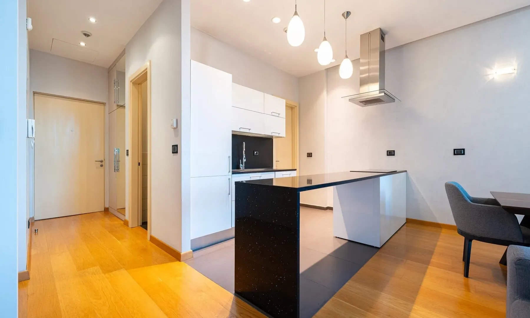 Prodaja, dvosoban stan, 106m², Kod Capital Plaze, Podgorica