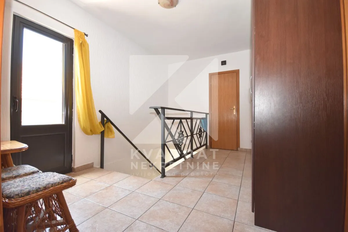 Prodaja, kuća, 320m², Murtovina, Podgorica