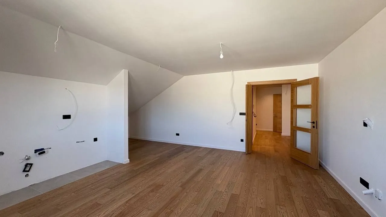 Prodaja, trosoban stan, 101m², Tivat, Crna Gora
