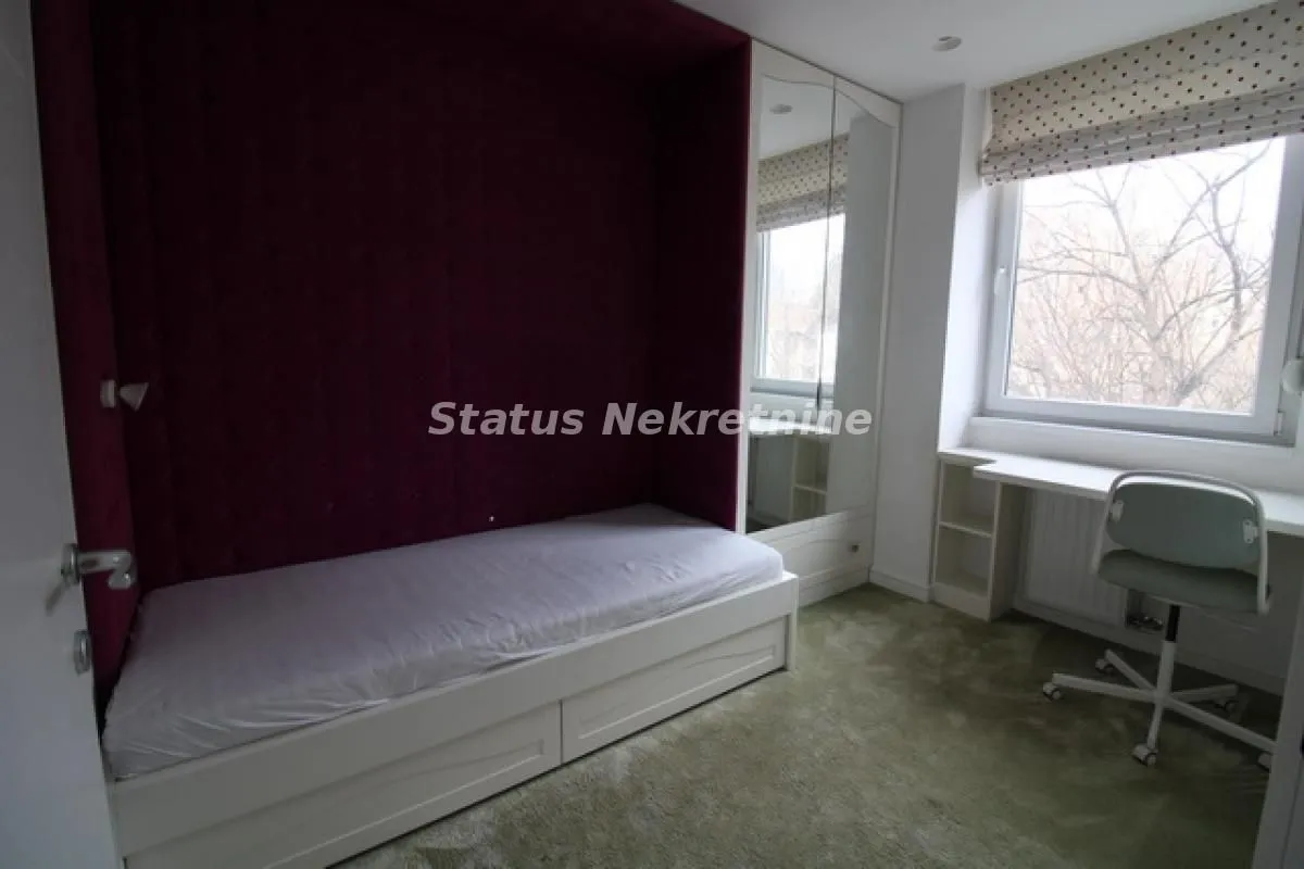 Prodaja, četvorosoban stan, 113m², Centar, Novi Sad