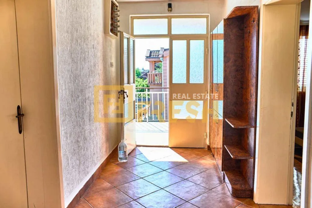Prodaja, kuća, 180m², Tološi, Podgorica