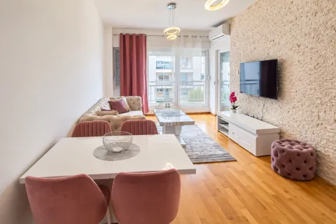 Dnevni boravak sa trpezarijom i modernim namještajem. - image 3
